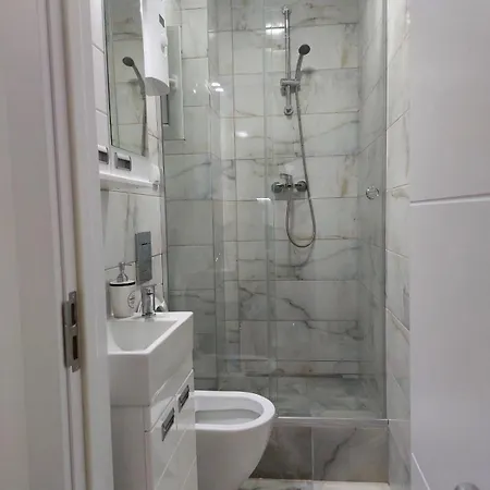 Lomina Apartment *